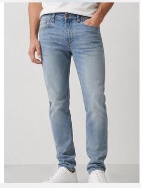 H&M Light Wash Slim Fit Men’s Jeans 33x32